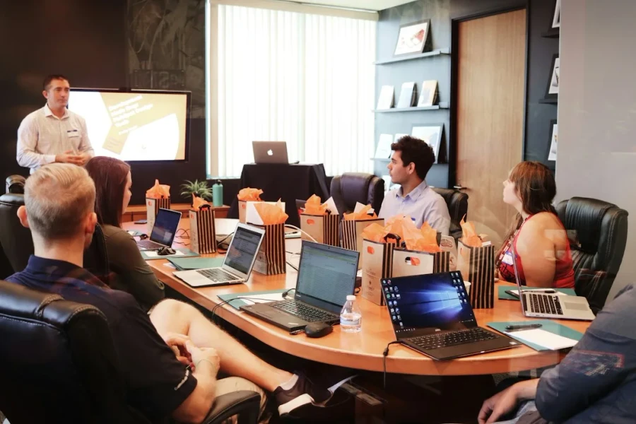 Equipe reunida para planejar o trabalho